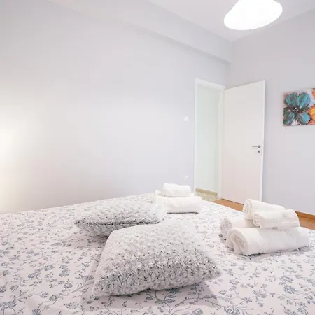 Apartment Spacious Comfortable - Gold Serenity
